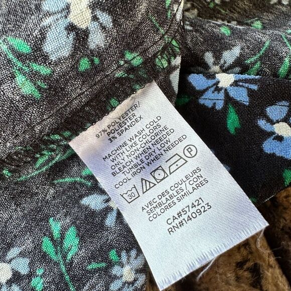 🎉5 for $45 🎉 Loft Floral Top Blouse Shirt Size S - Picture 8 of 8